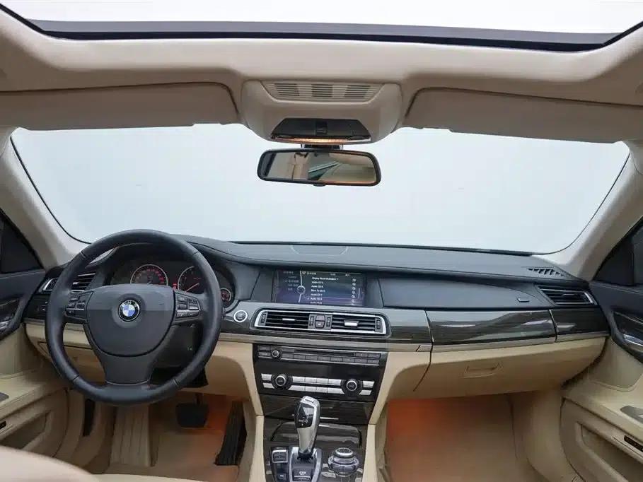 2011 BMW 7 Series 730Li Elegant Edition — миниатюра 9