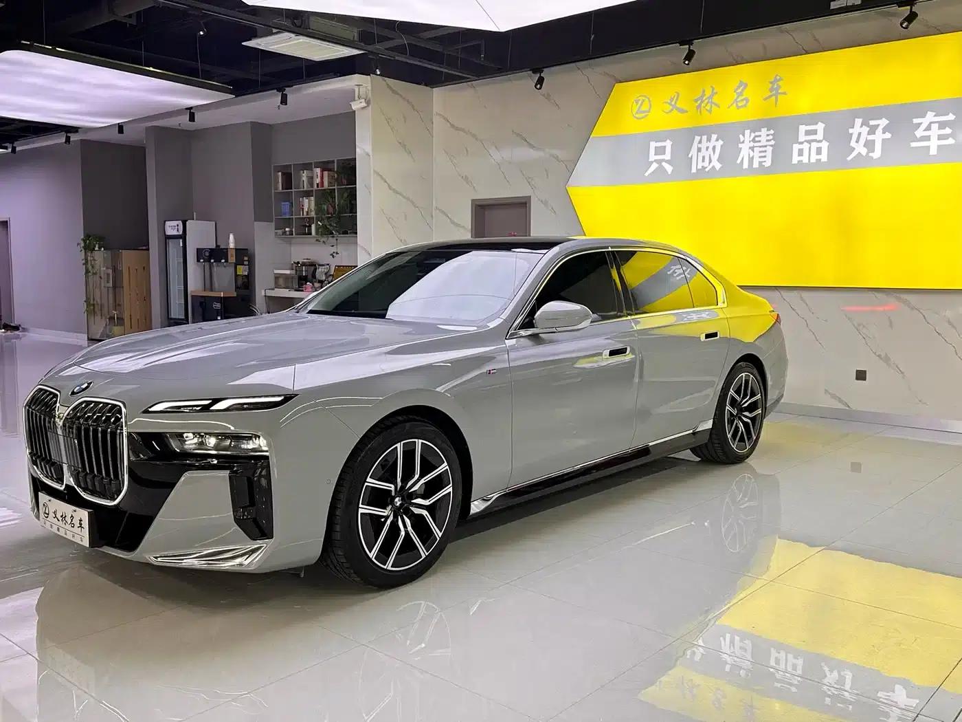 2023 BMW 7 Series 735Li M Sport Package — миниатюра 1