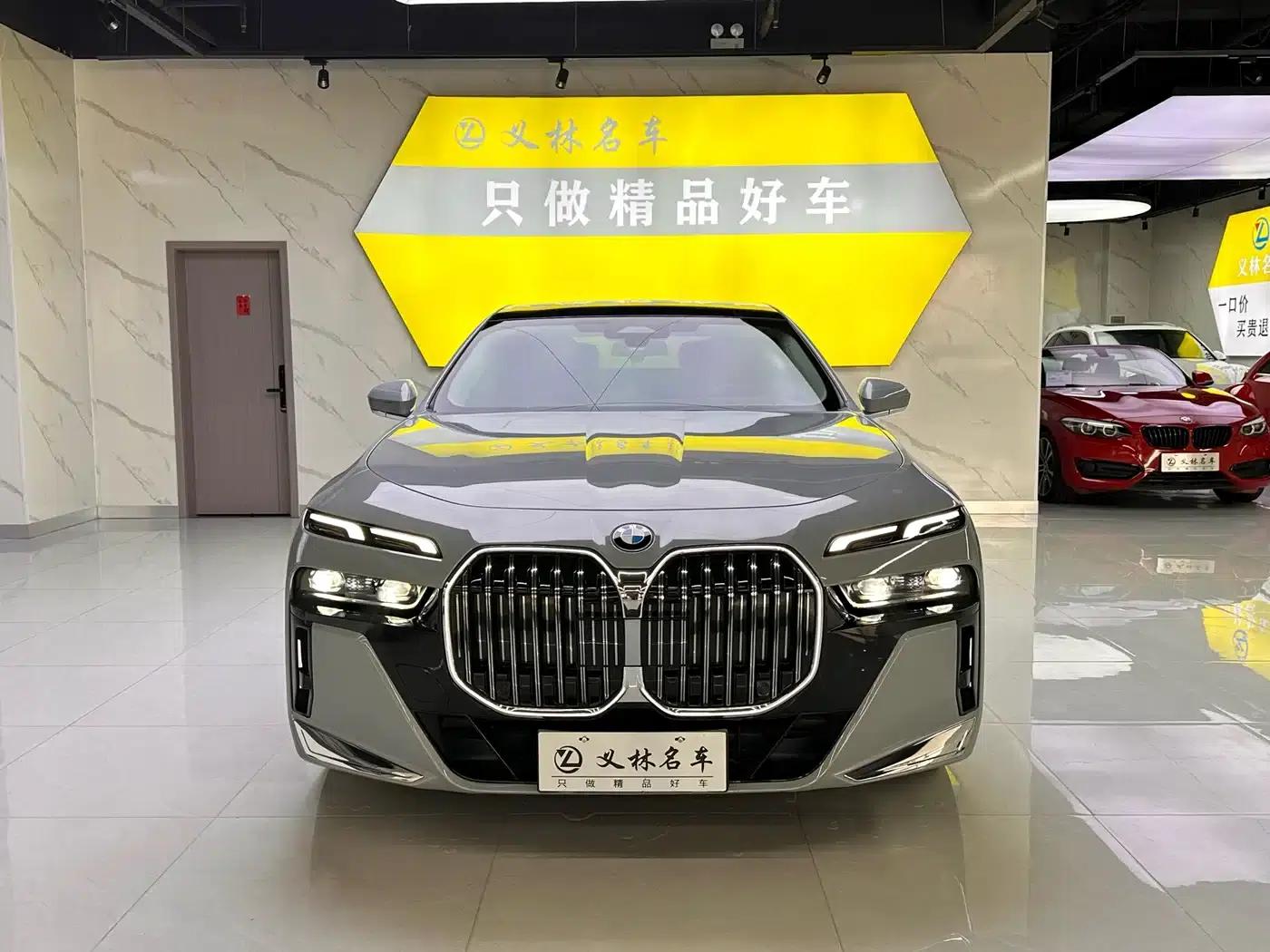 2023 BMW 7 Series 735Li M Sport Package — миниатюра 2
