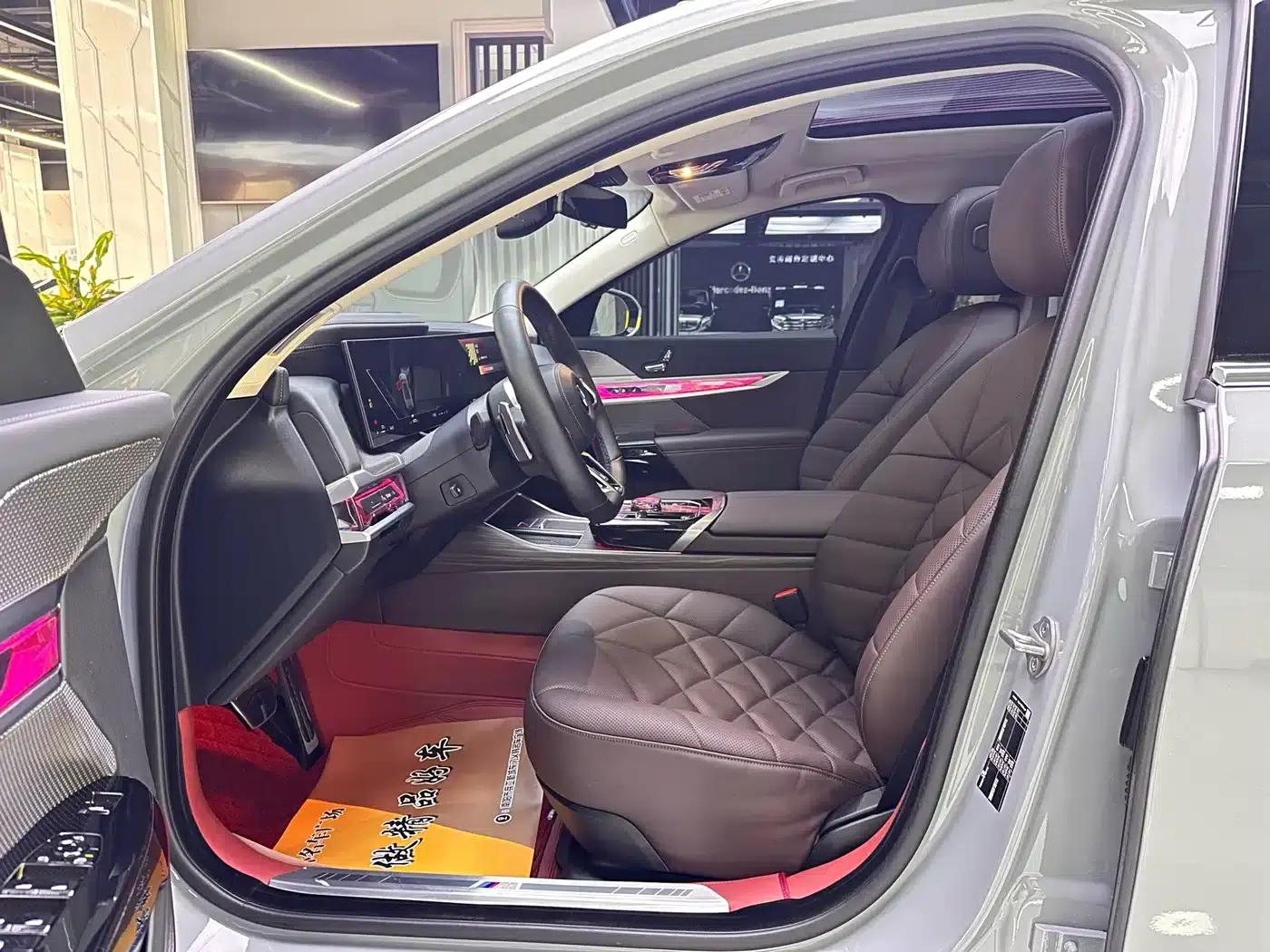 2023 BMW 7 Series 735Li M Sport Package — миниатюра 4