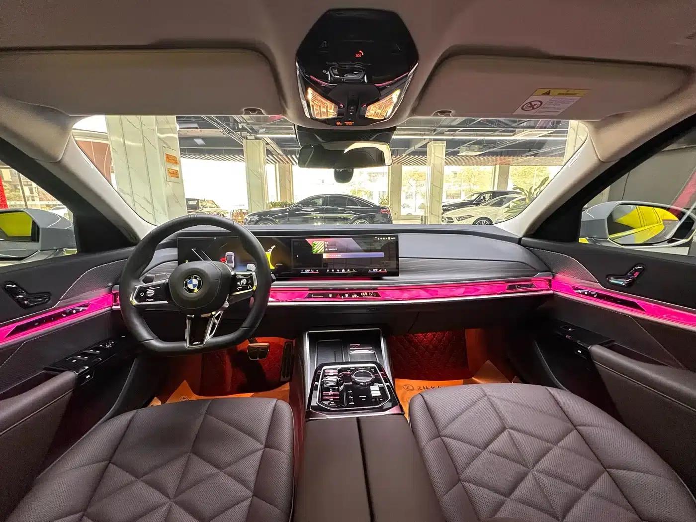 2023 BMW 7 Series 735Li M Sport Package — миниатюра 6