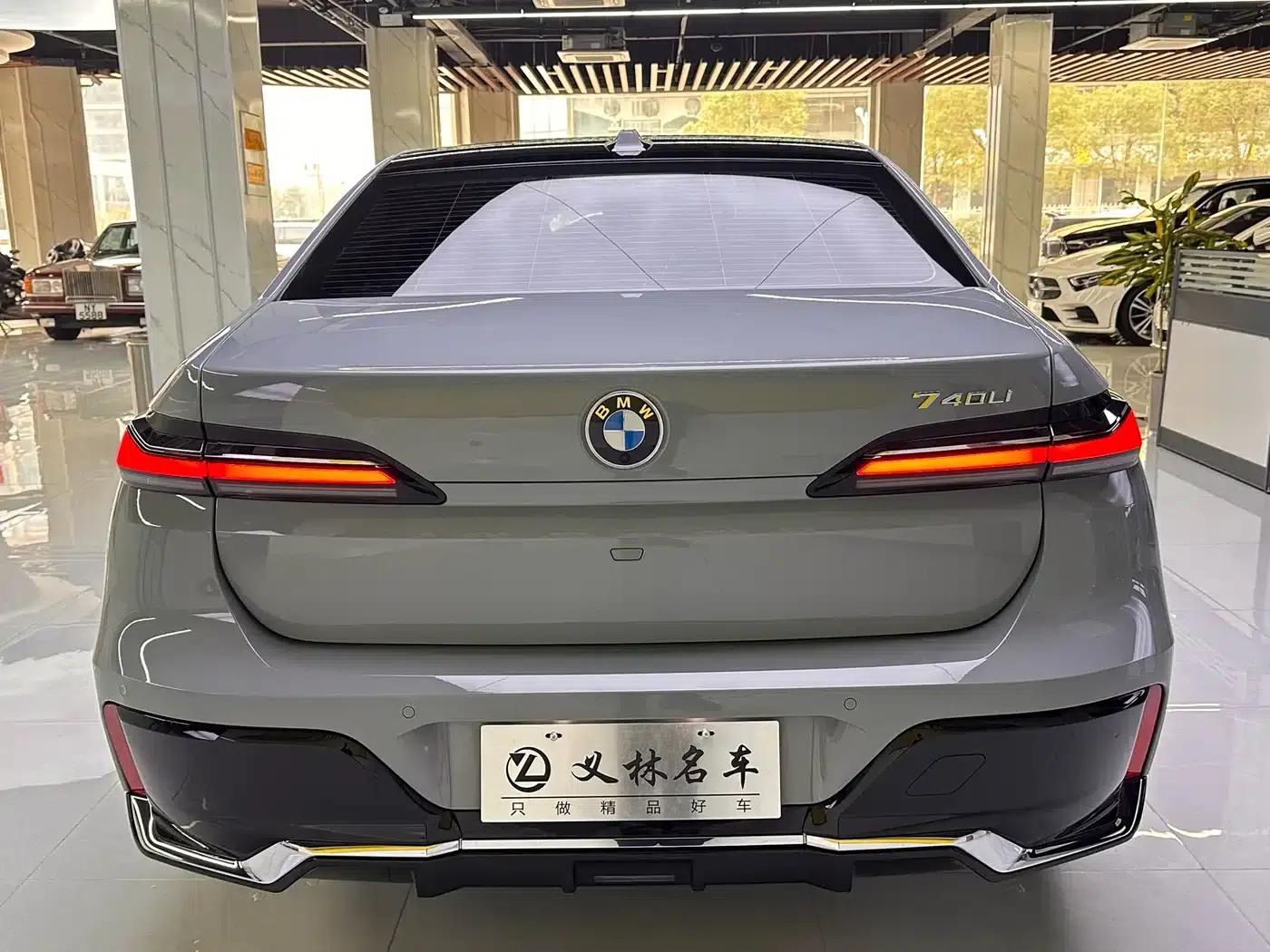 2023 BMW 7 Series 735Li M Sport Package — миниатюра 8