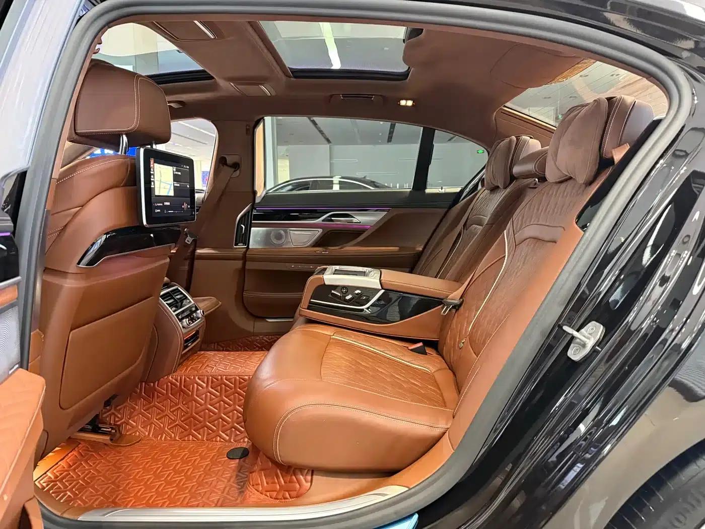 2019 BMW 7 Series Facelift 740Li xDrive Executive M Sport Package — миниатюра 12