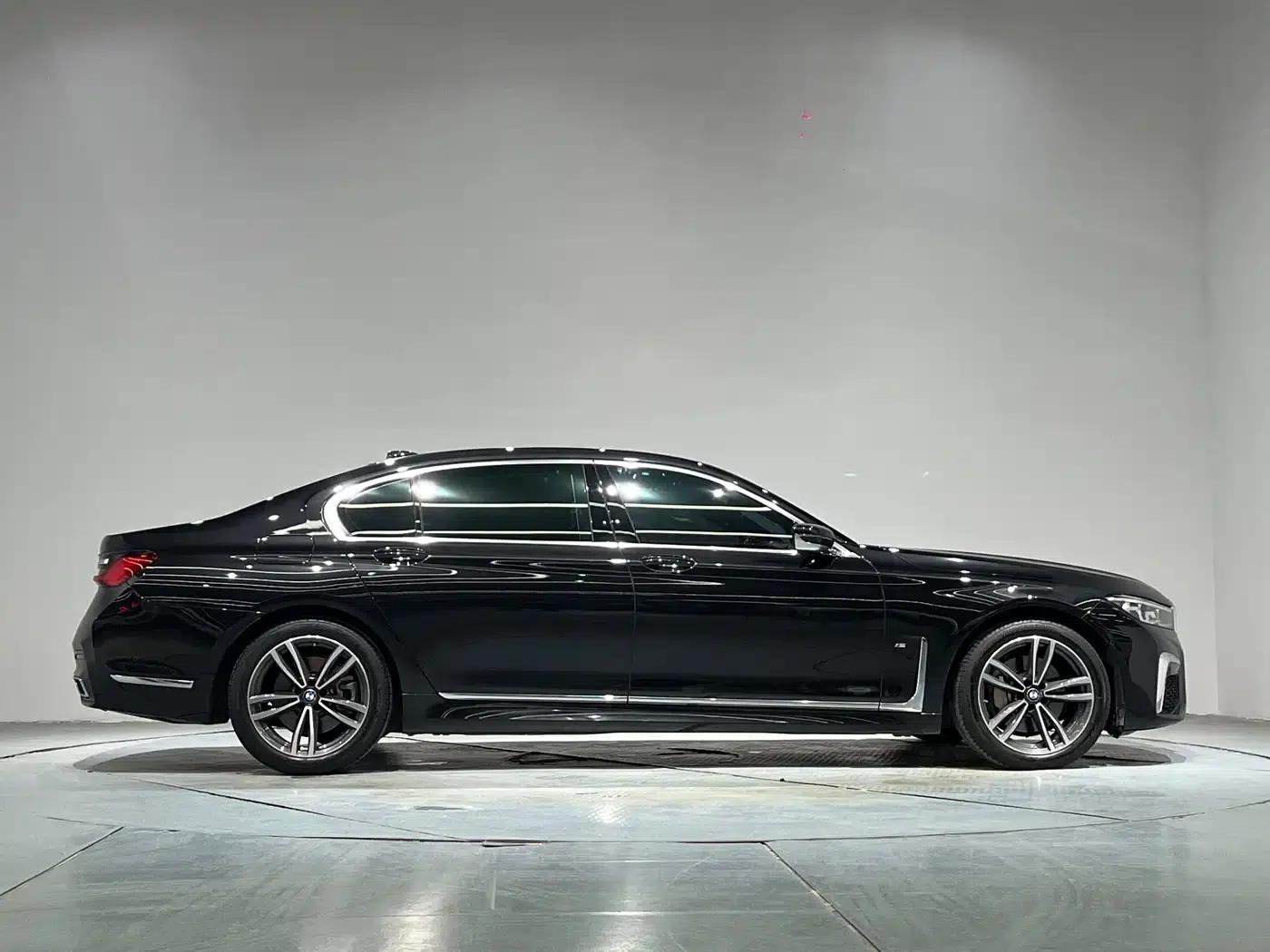 2021 BMW 7 Series 730Li M Sport Package — миниатюра 8