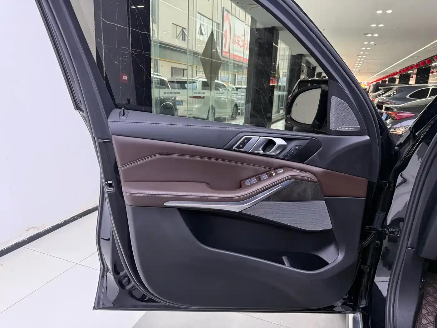 BMW X5 2023 xDrive 30Li Luxury M Sport Package — миниатюра 9