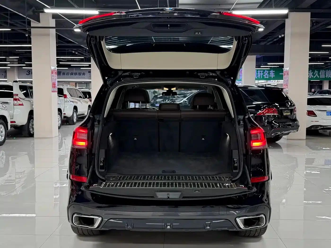 BMW X5 2022 xDrive 30Li Luxury M Sport Package — миниатюра 7