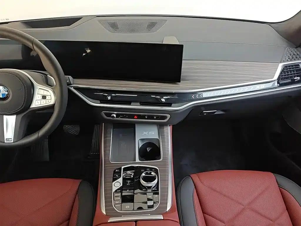 BMW X5 2025 xDrive 30Li M Sport Shadow Edition — миниатюра 8