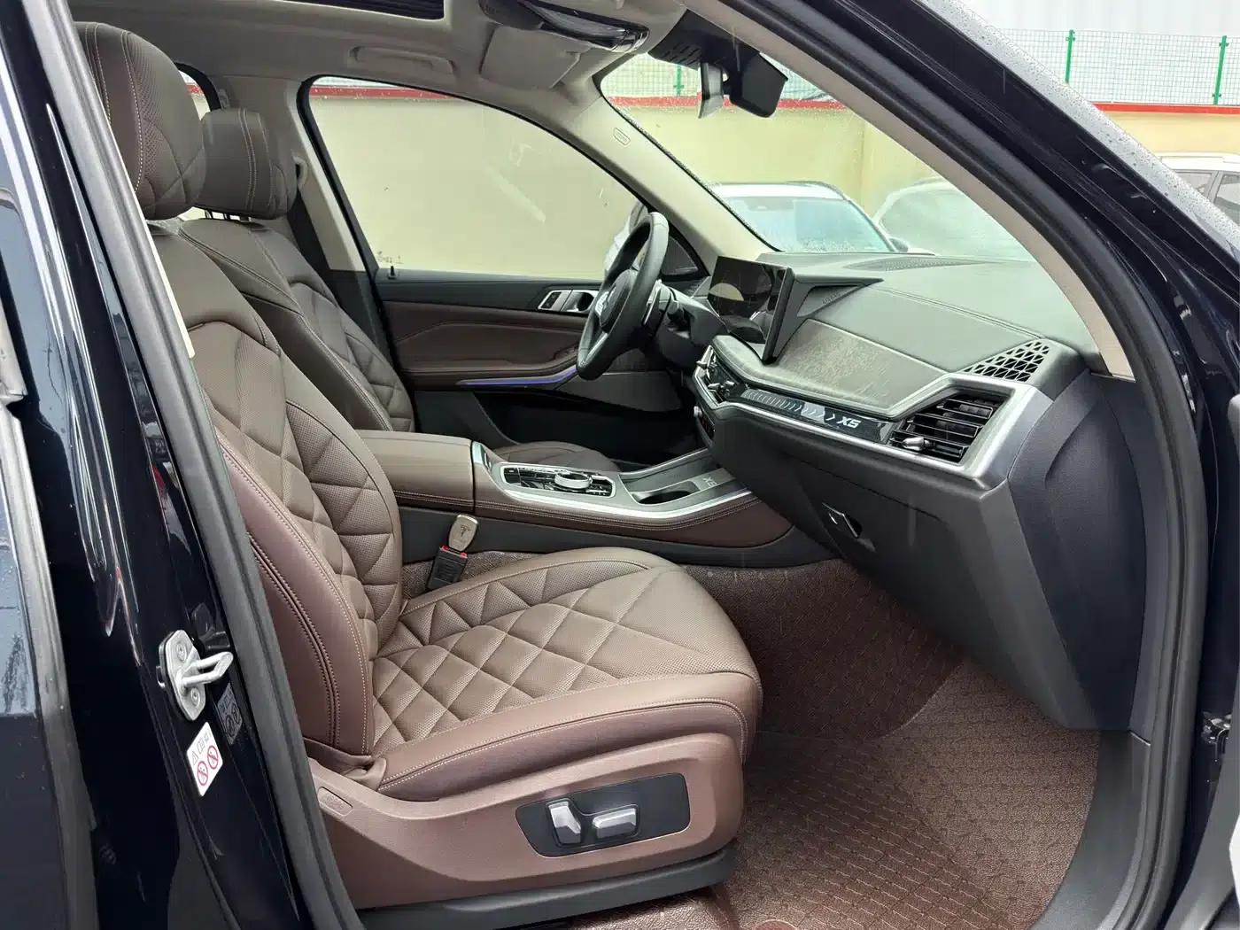 BMW X5 2023 xDrive 30Li M Sport Shadow Edition — миниатюра 13