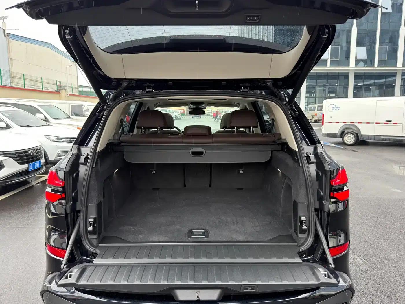BMW X5 2023 xDrive 30Li M Sport Shadow Edition — миниатюра 14