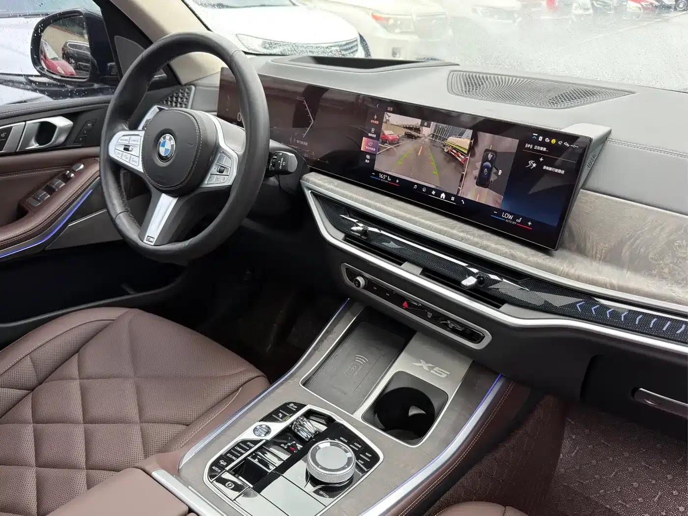 BMW X5 2023 xDrive 30Li M Sport Shadow Edition — миниатюра 15