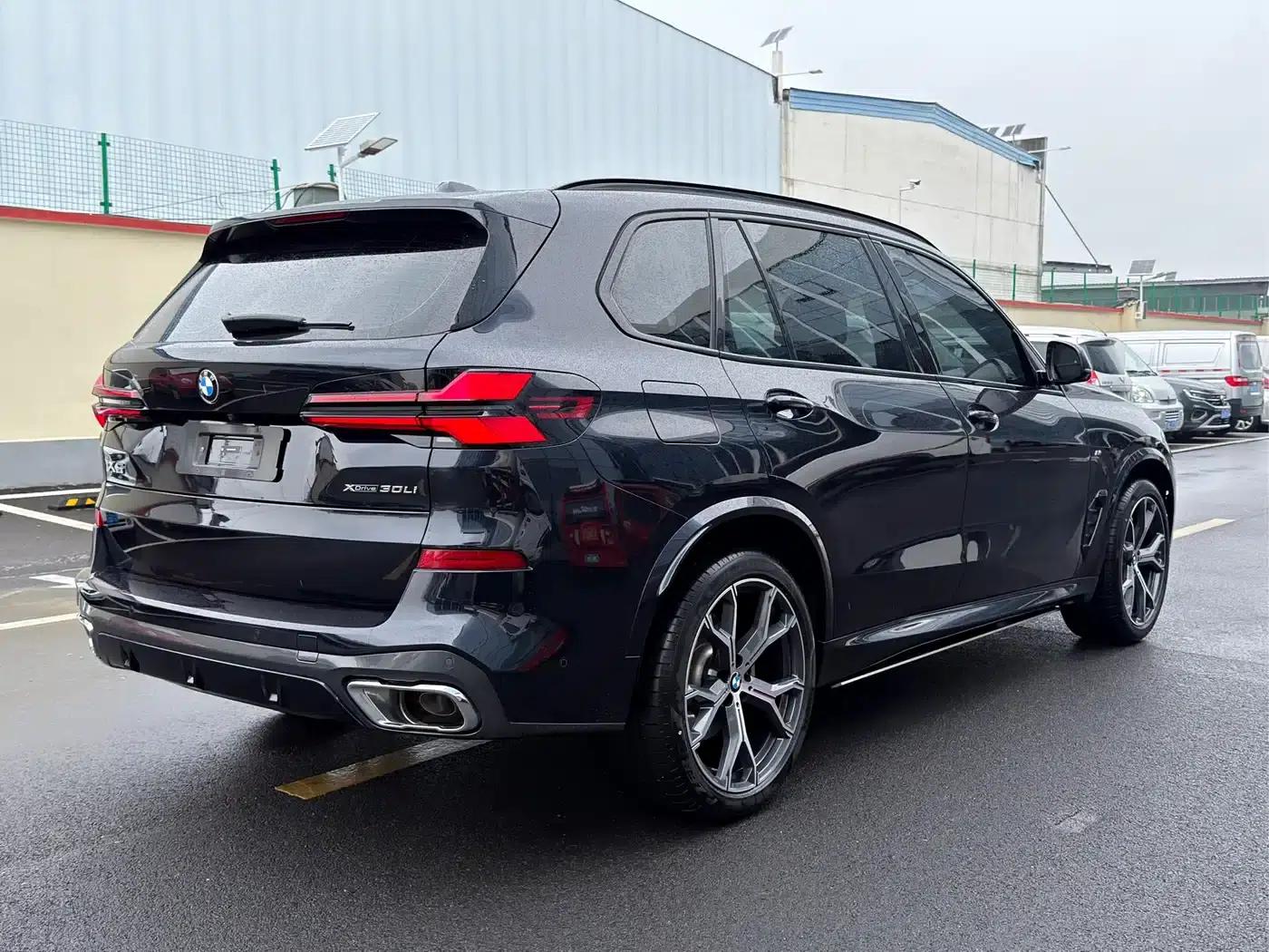 BMW X5 2023 xDrive 30Li M Sport Shadow Edition — миниатюра 17