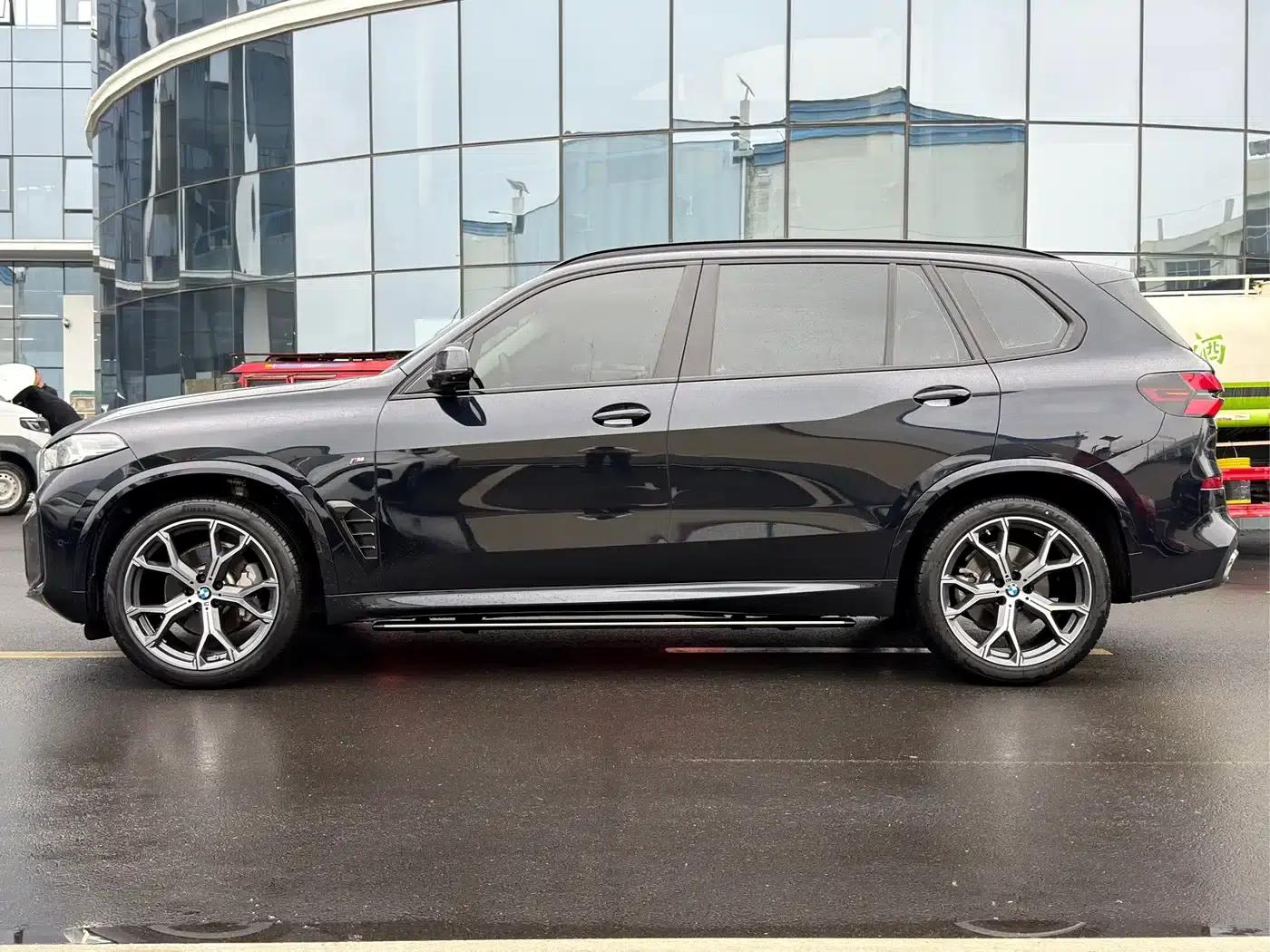BMW X5 2023 xDrive 30Li M Sport Shadow Edition — миниатюра 3