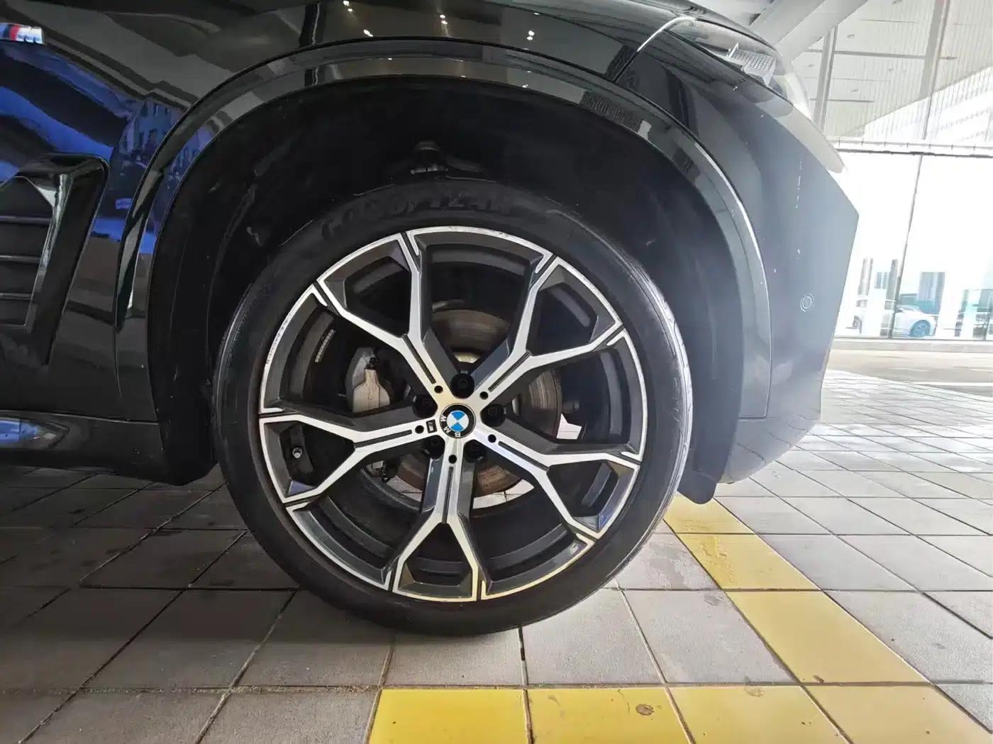 BMW X5 2023 xDrive 30Li Luxury M Sport Package — миниатюра 3