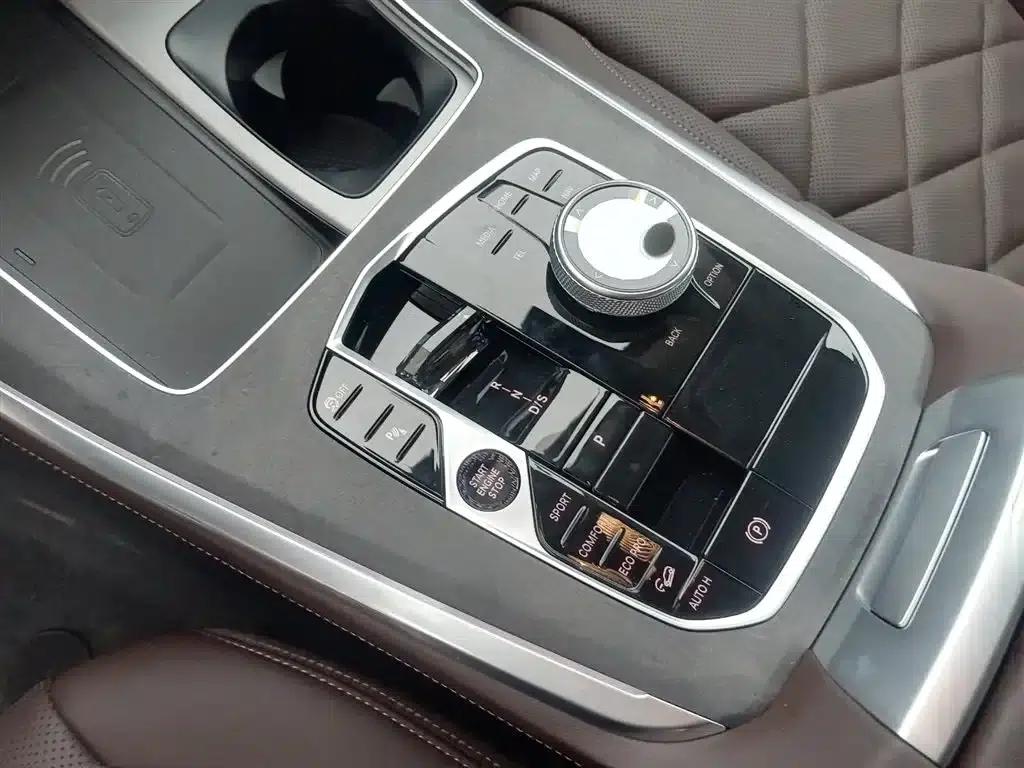 BMW X5 2025 xDrive 30Li M Sport Shadow Edition — миниатюра 11