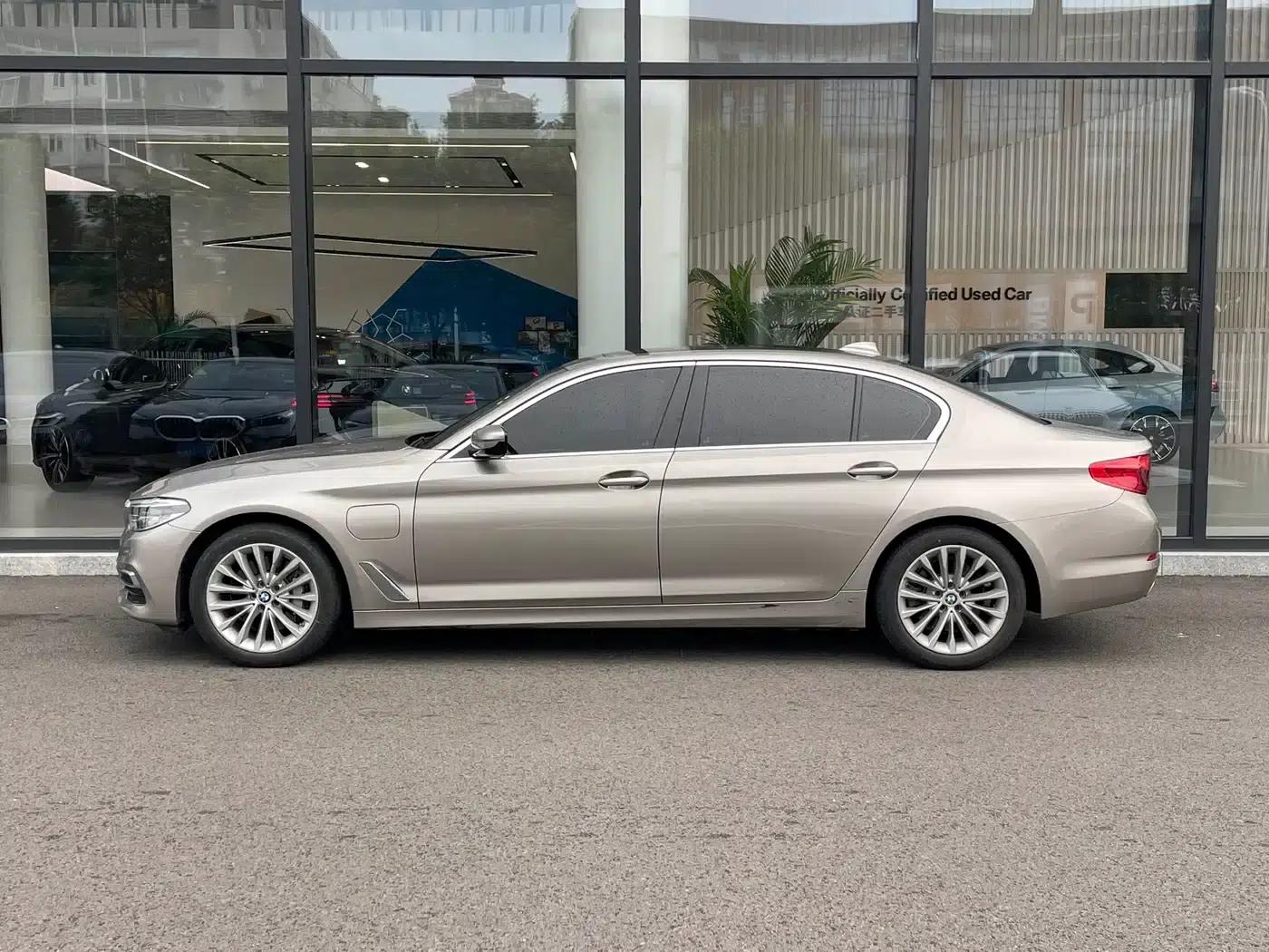 BMW 5 Series PHEV 2020 Mileage Upgrade Edition 530Le Luxury Package — миниатюра 3