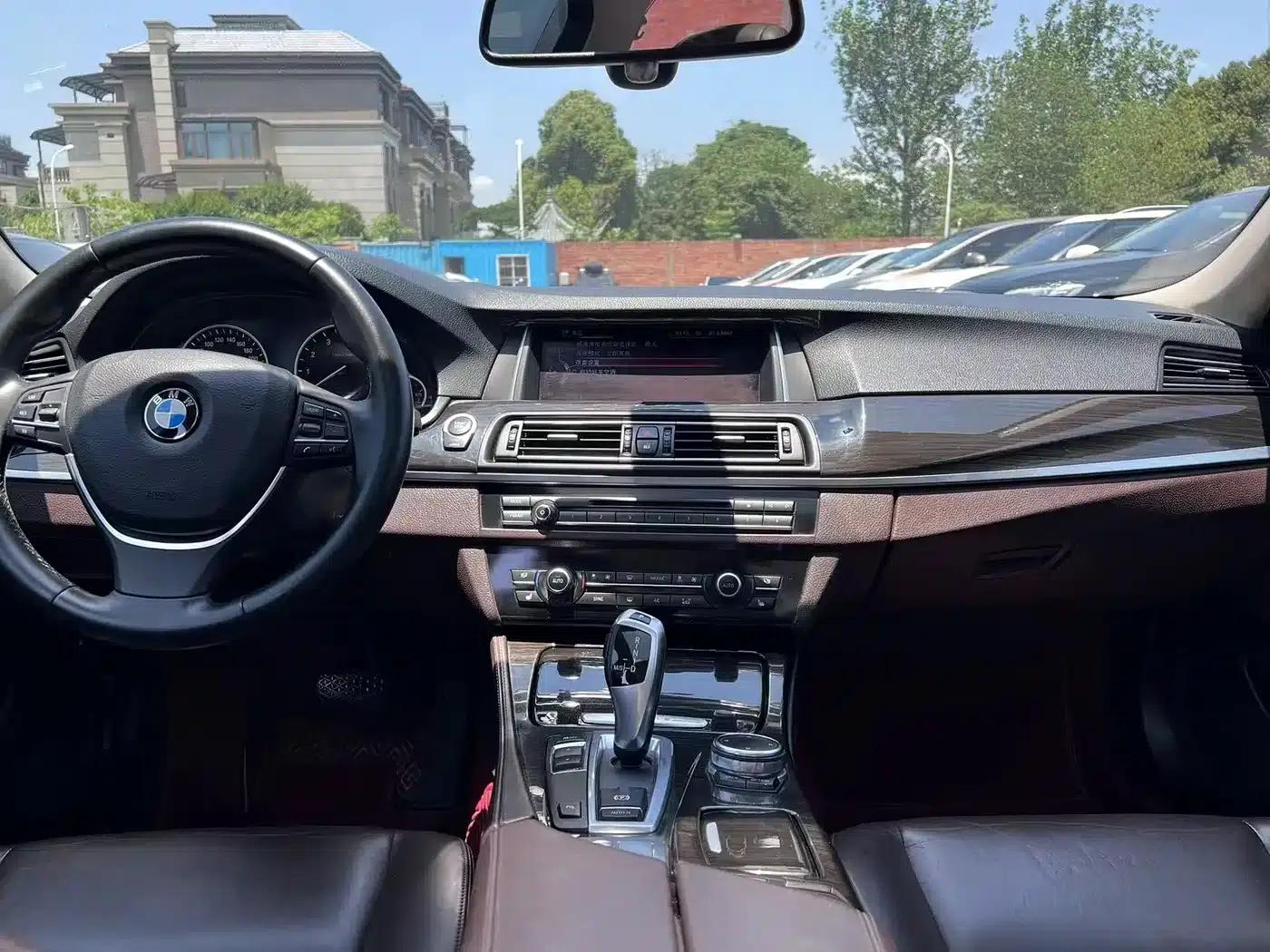 BMW 5 Series PHEV 2017 530Le — миниатюра 11
