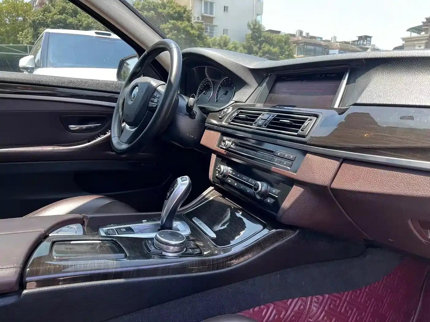 BMW 5 Series PHEV 2017 530Le — миниатюра 15