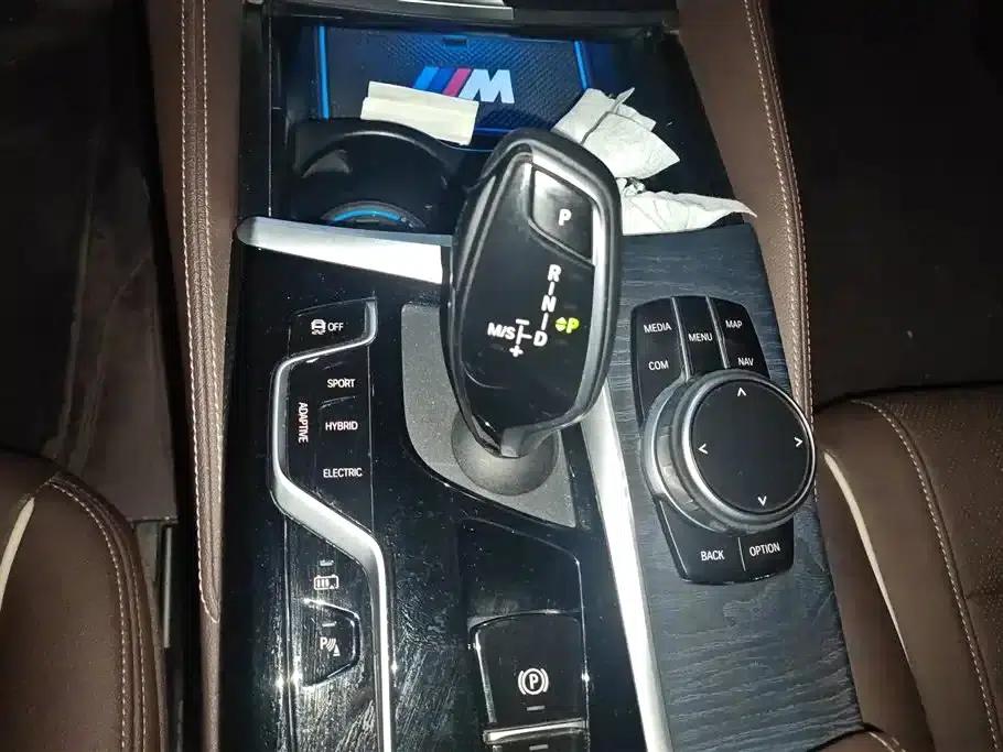 BMW 5 Series PHEV 2021 535Le M Sport Package — миниатюра 16