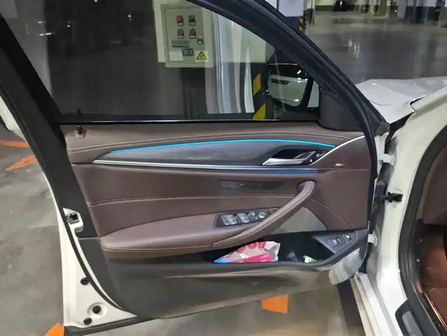BMW 5 Series PHEV 2021 535Le M Sport Package — миниатюра 7