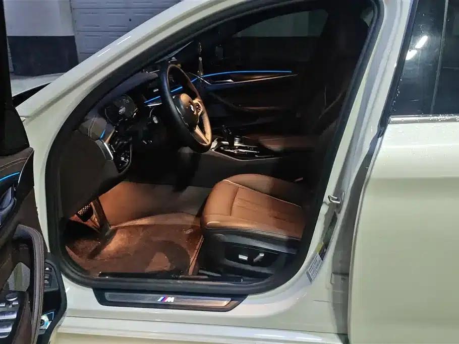 BMW 5 Series PHEV 2021 535Le M Sport Package — миниатюра 9