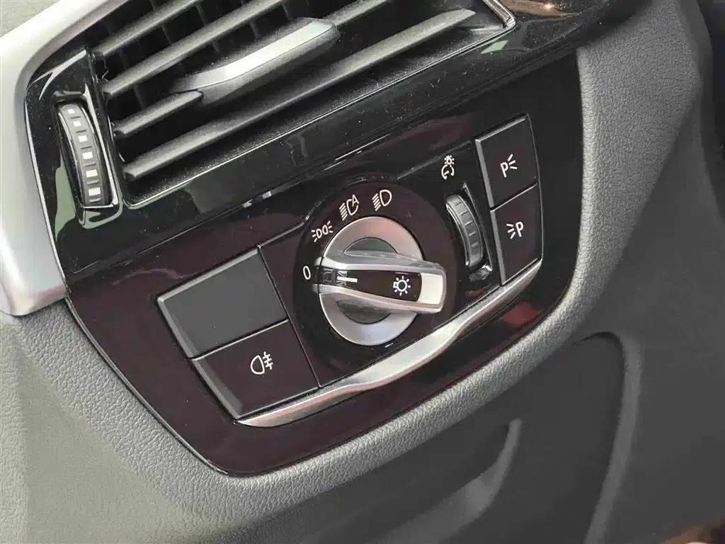 BMW 5 Series PHEV 2021 535Le Pioneer Edition M Sport Package — миниатюра 17