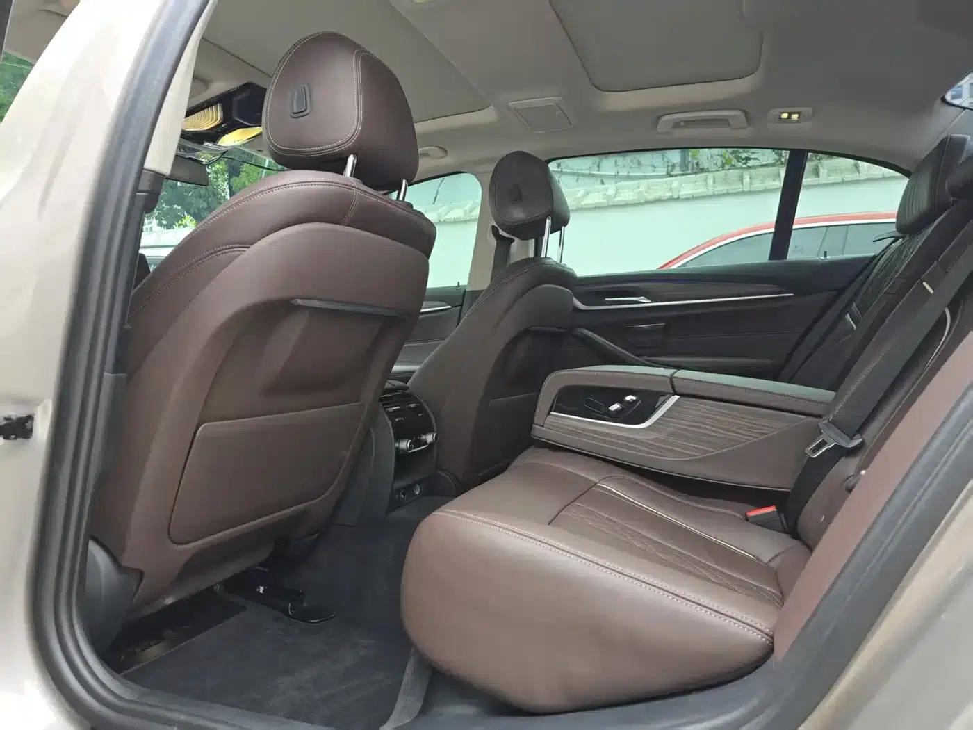 BMW 5 Series PHEV 2019 530Le Luxury Package — миниатюра 5