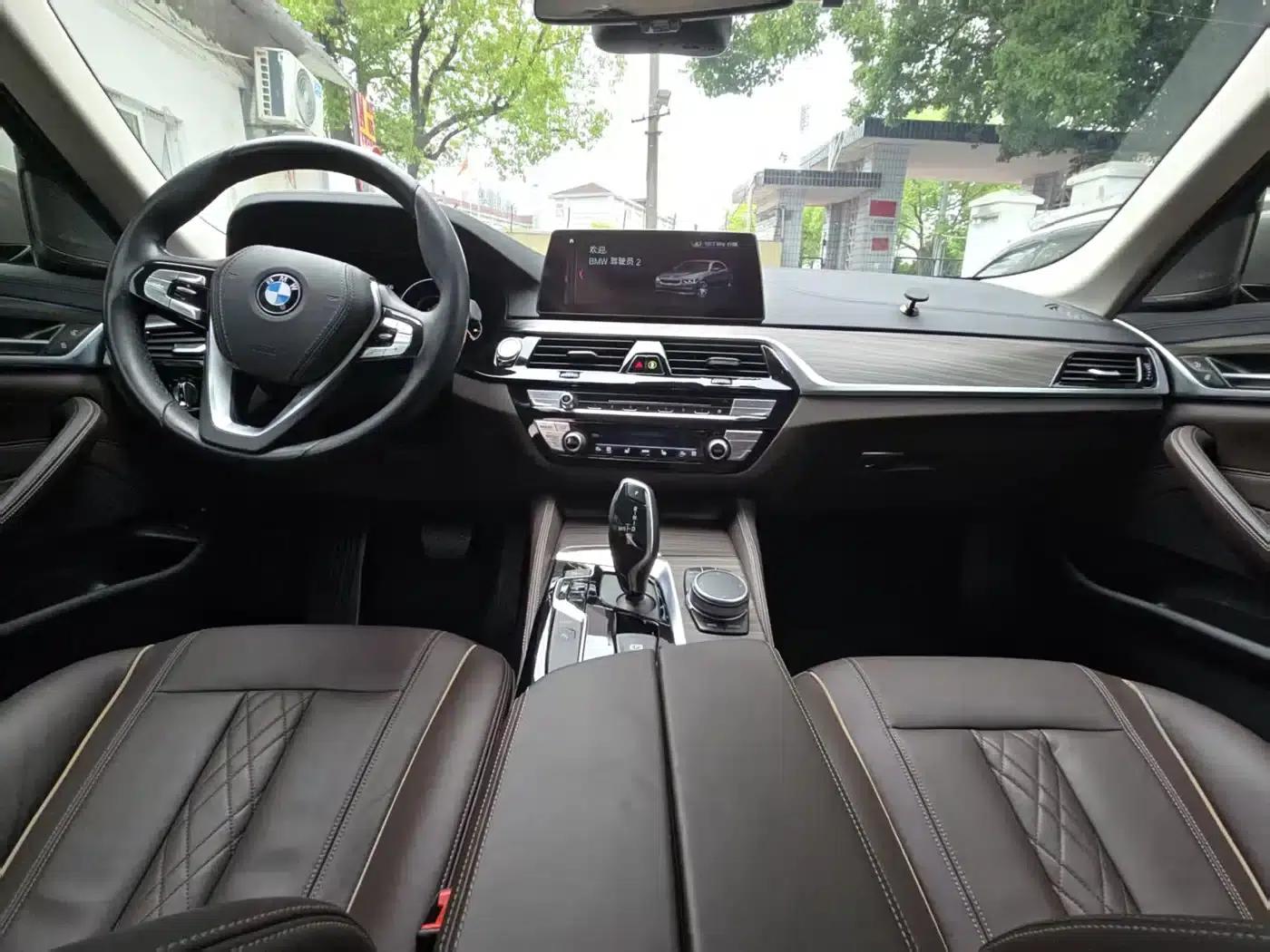BMW 5 Series PHEV 2019 530Le Luxury Package — миниатюра 6