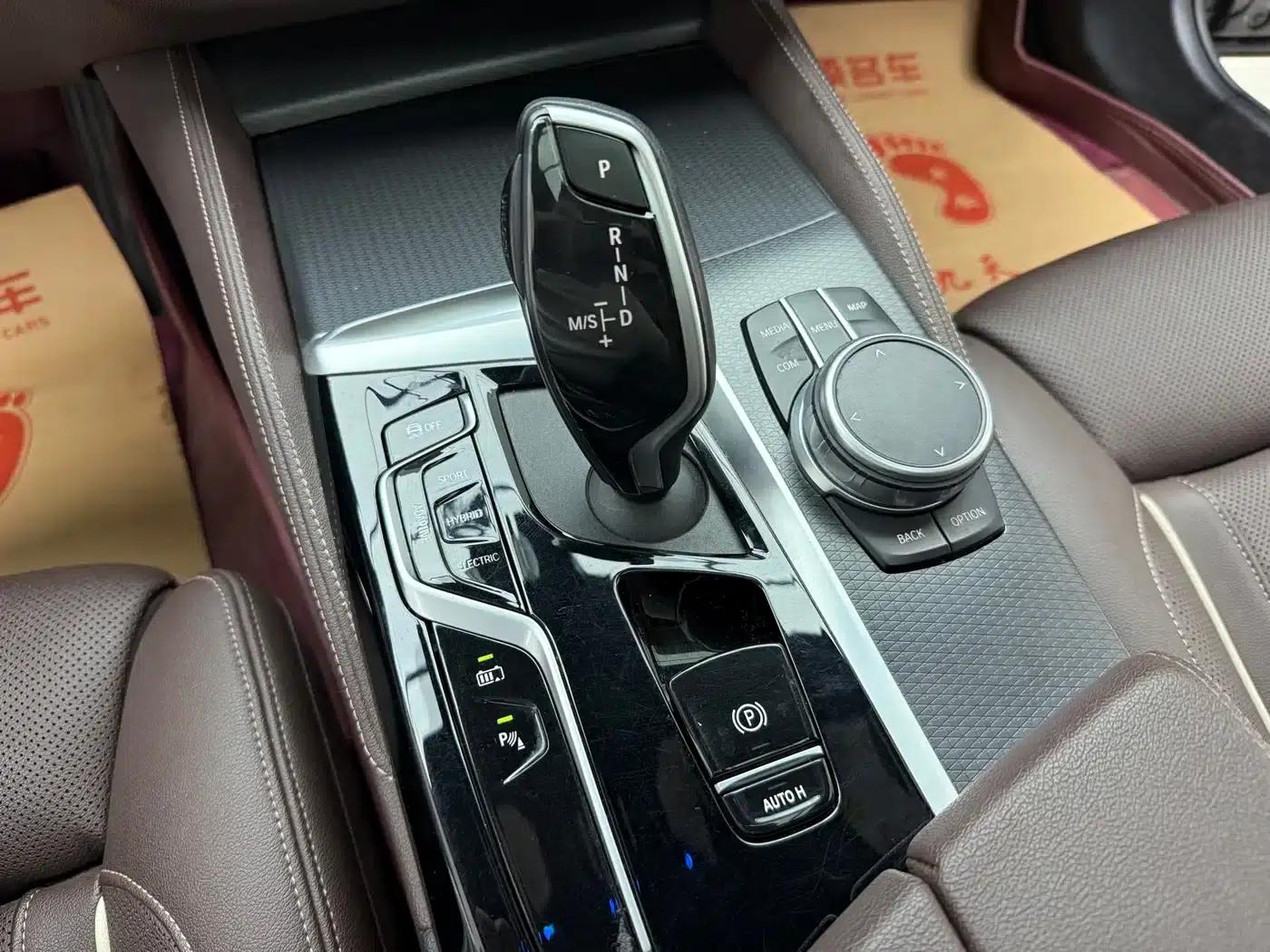 BMW 5 Series PHEV 2021 535Le Pioneer Edition M Sport Package — миниатюра 7