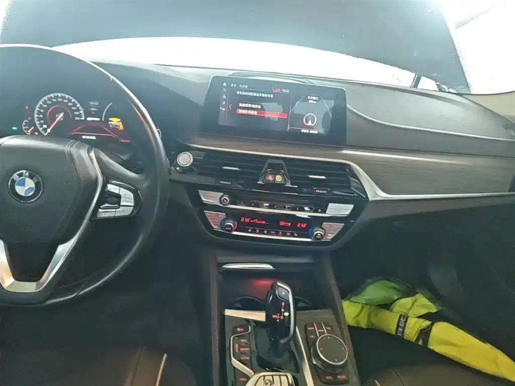 BMW 5 Series PHEV 2019 Facelift 530Le Luxury Package — миниатюра 13