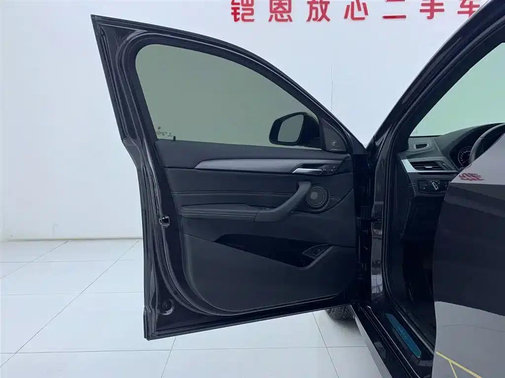 BMW X2 2023 xDrive 25i Shining Edition — миниатюра 32