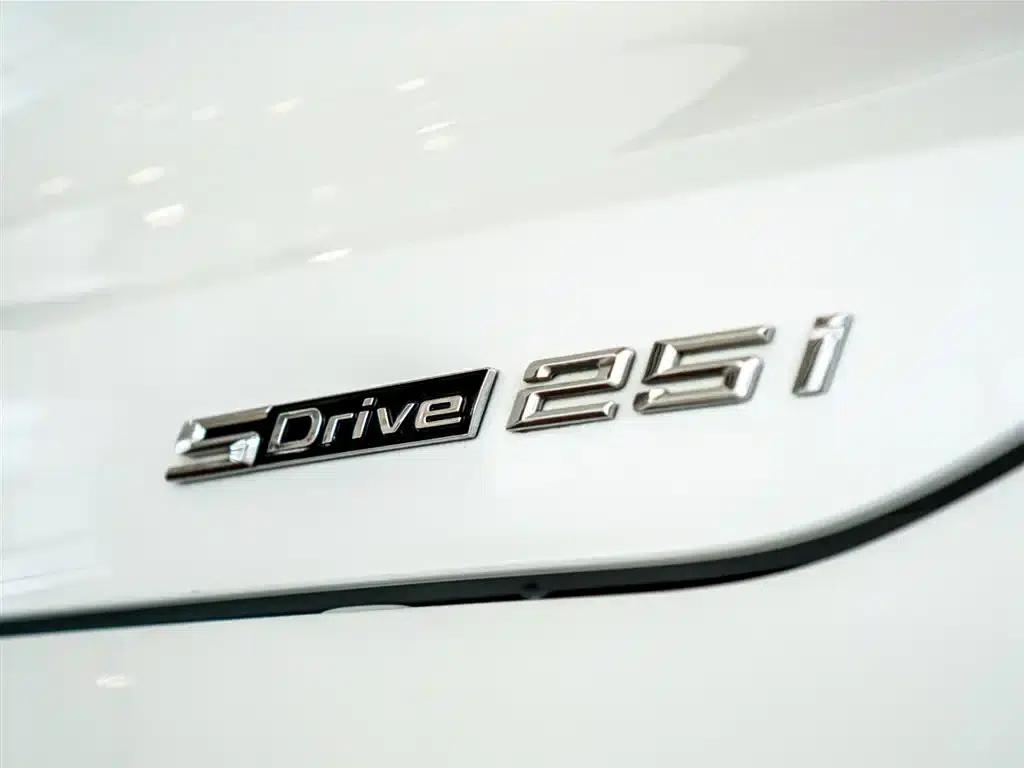 BMW X2 2022 sDrive25i Shadow Edition — миниатюра 11
