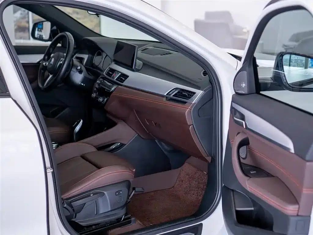 BMW X2 2022 sDrive25i Shadow Edition — миниатюра 20