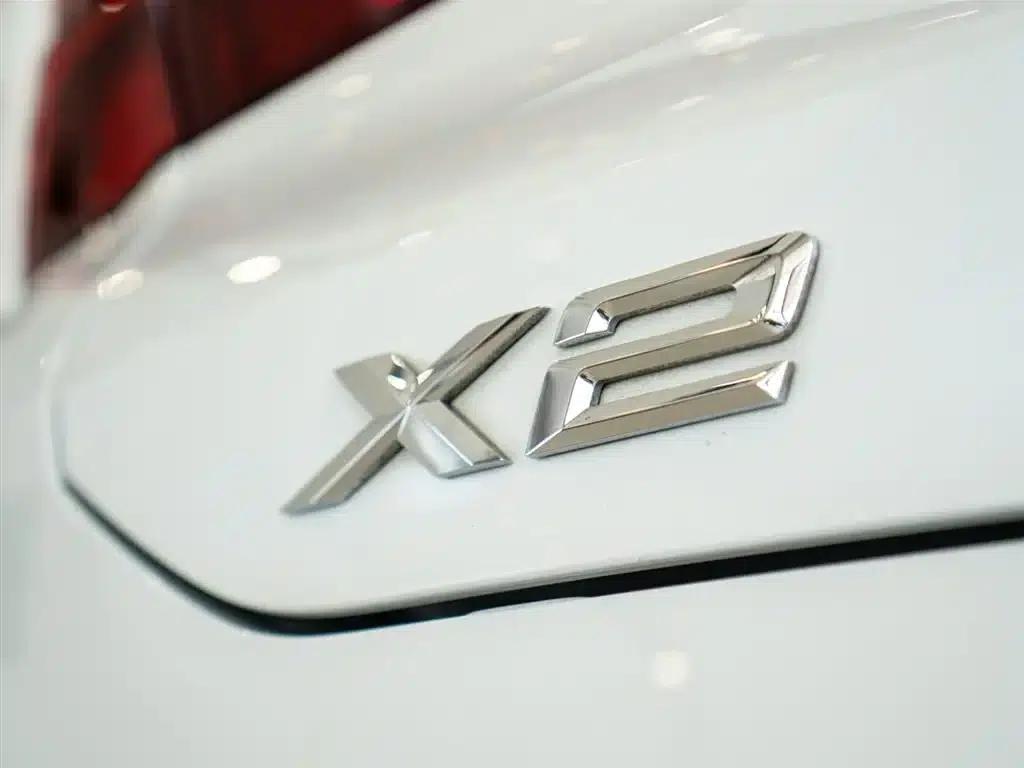 BMW X2 2022 sDrive25i Shadow Edition — миниатюра 10