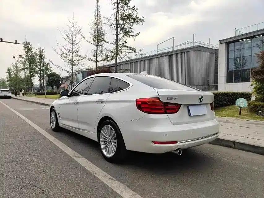 BMW 3 Series GT 2013 320i Luxury Design Package — миниатюра 8