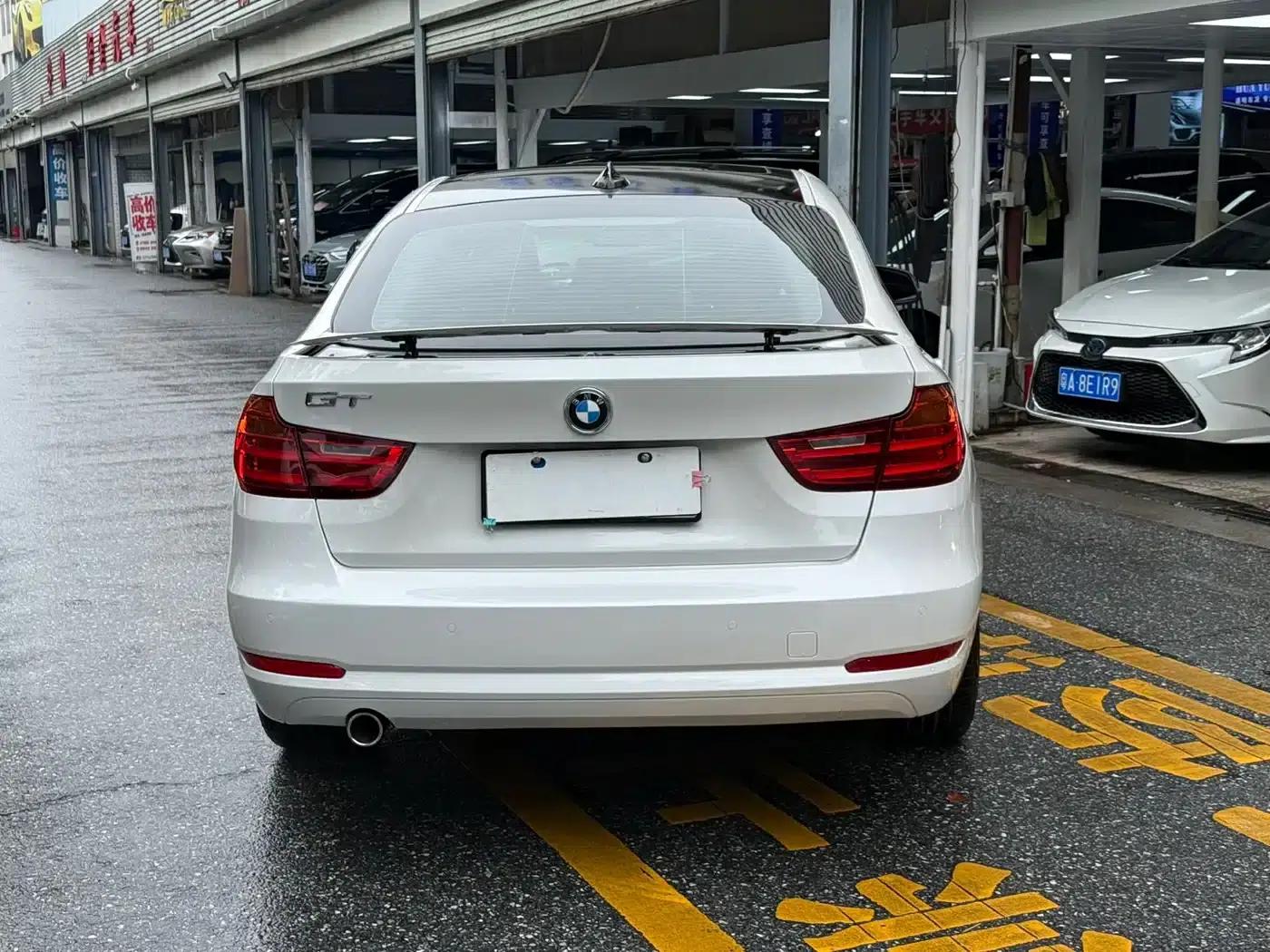 BMW 3 Series GT 2013 320i Leading Edition — миниатюра 3