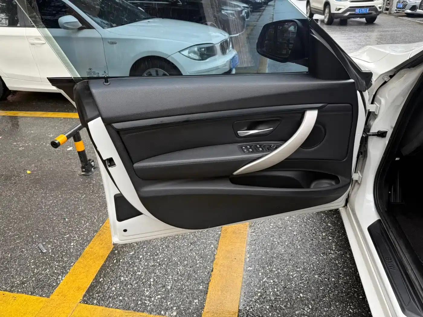 BMW 3 Series GT 2013 320i Leading Edition — миниатюра 21
