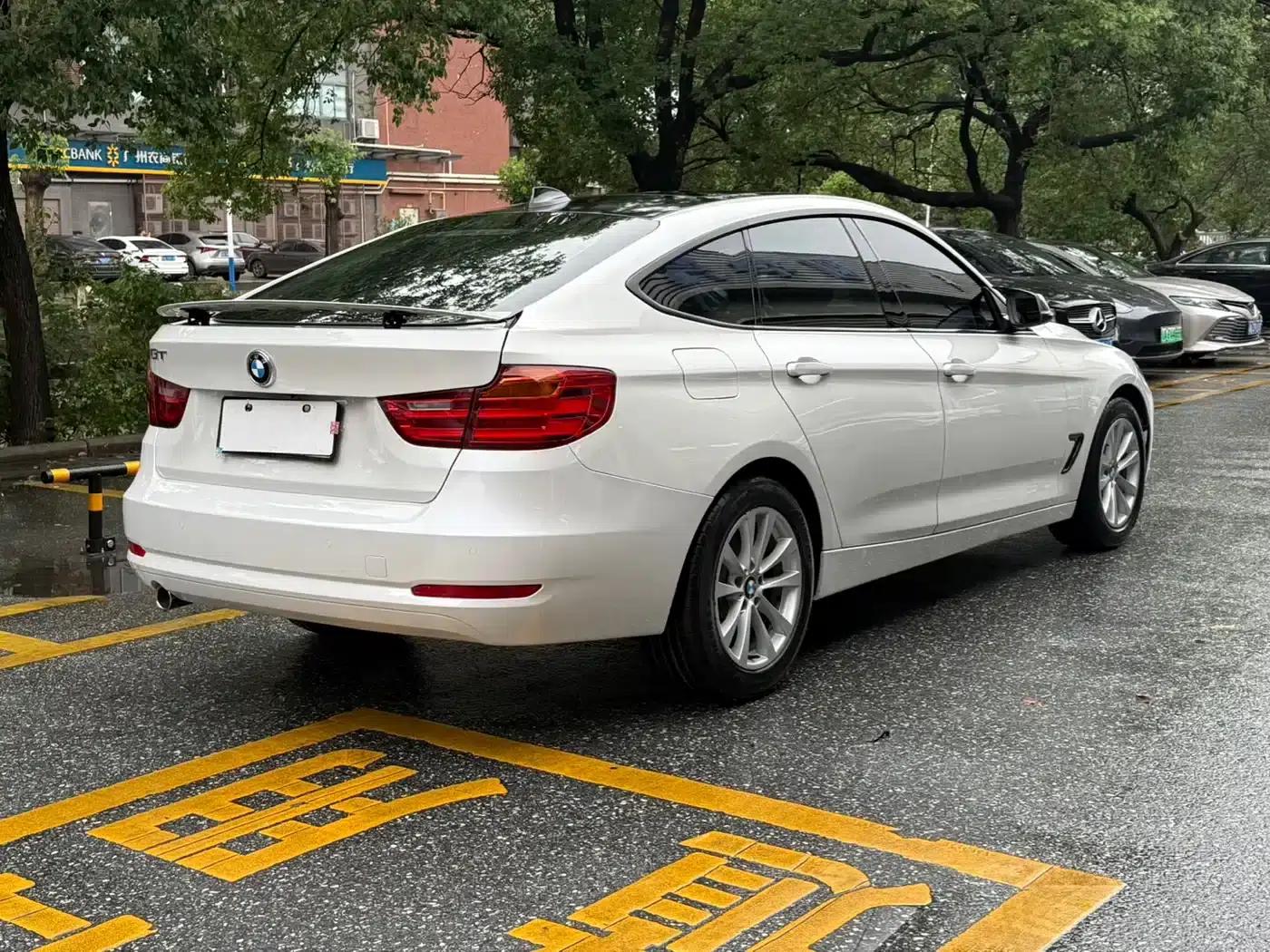 BMW 3 Series GT 2013 320i Leading Edition — миниатюра 4