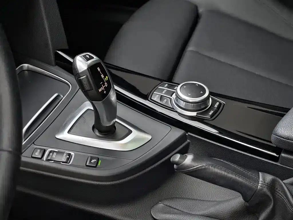 BMW 3 Series GT 2019 320i Fashion Edition — миниатюра 11
