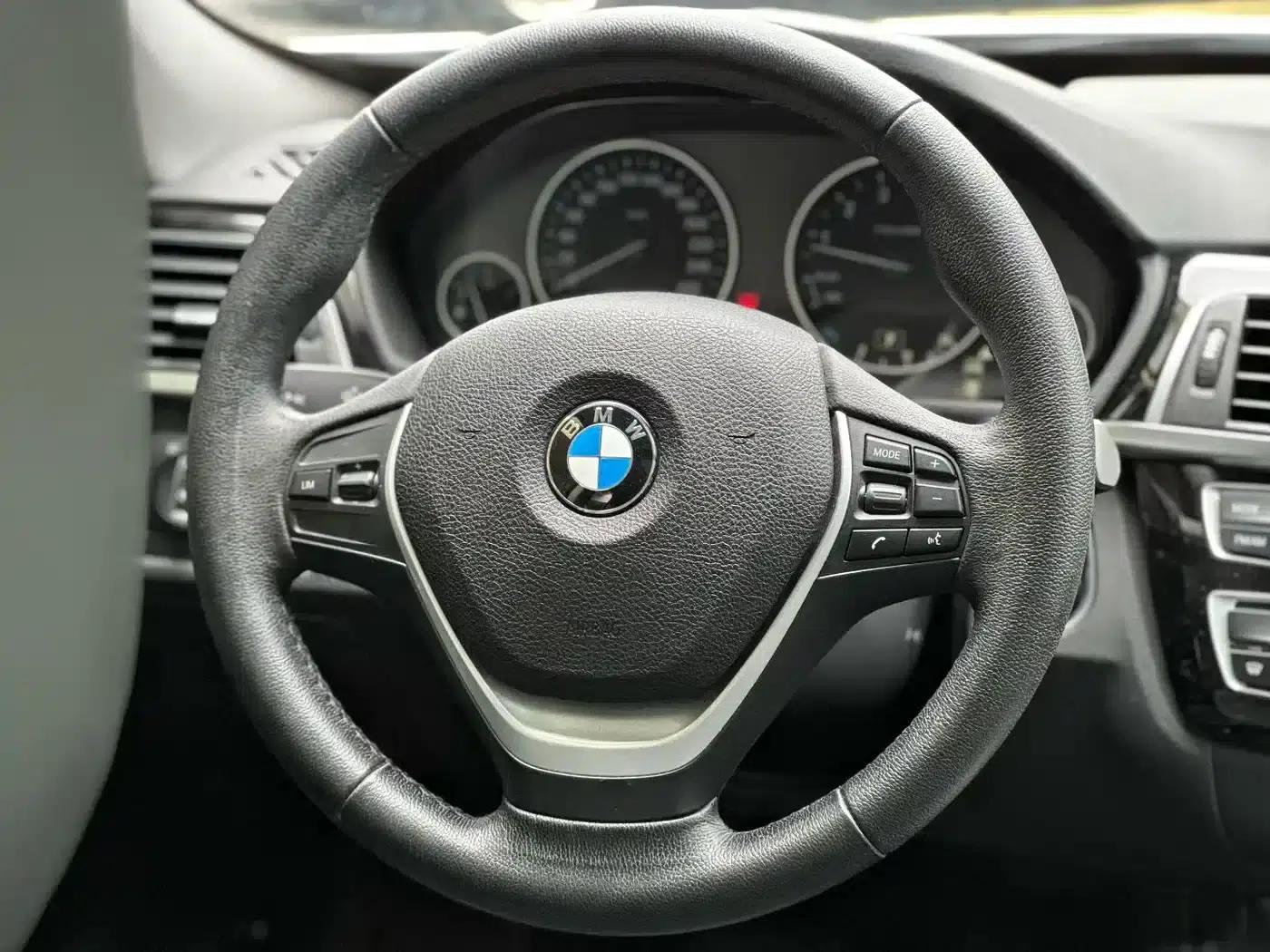 BMW 3 Series GT 2018 320i Fashion Edition — миниатюра 2