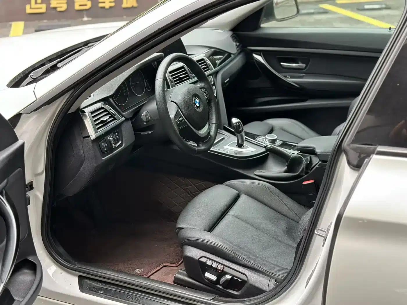 BMW 3 Series GT 2018 320i Fashion Edition — миниатюра 4