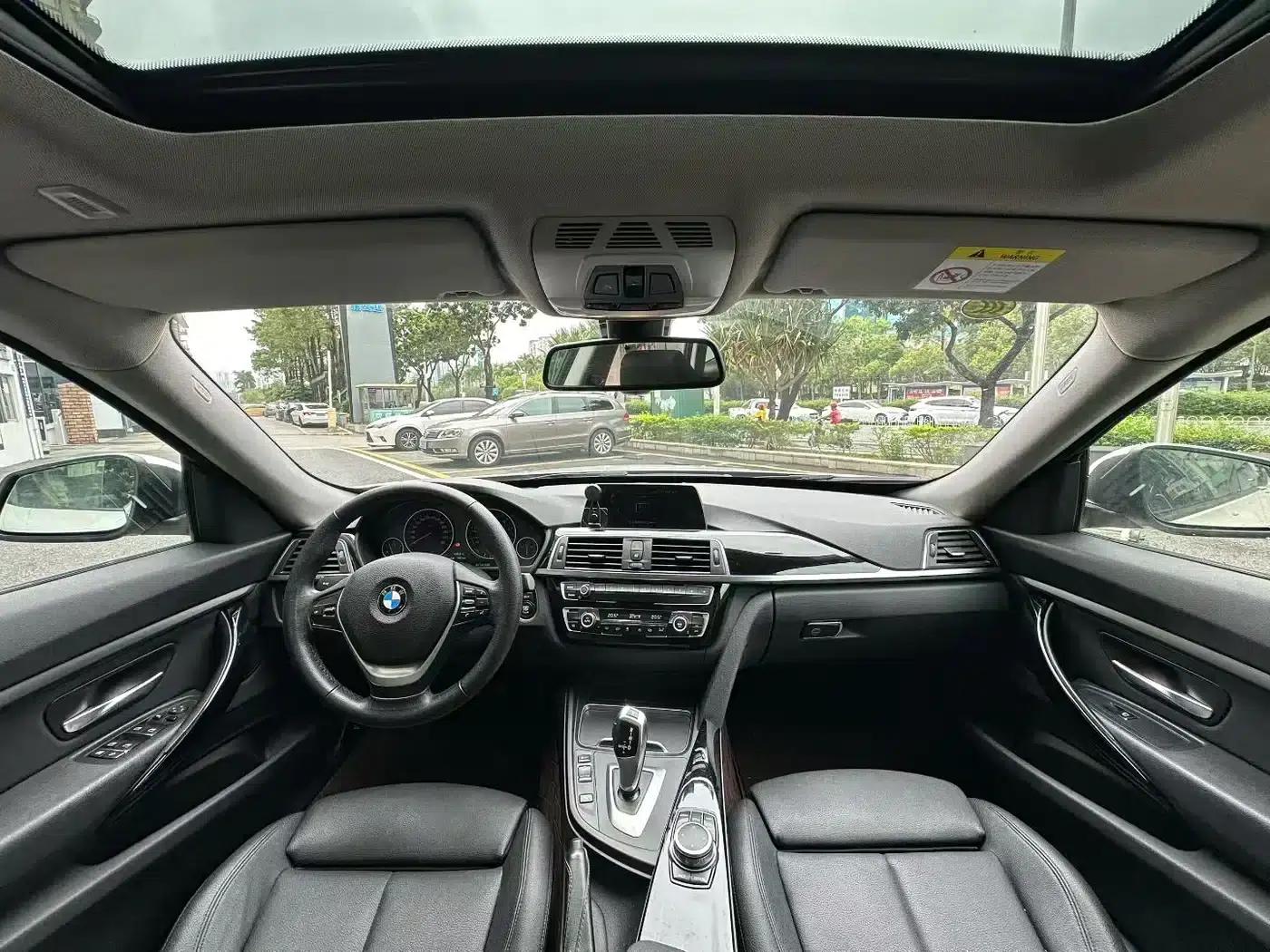 BMW 3 Series GT 2018 320i Fashion Edition — миниатюра 8