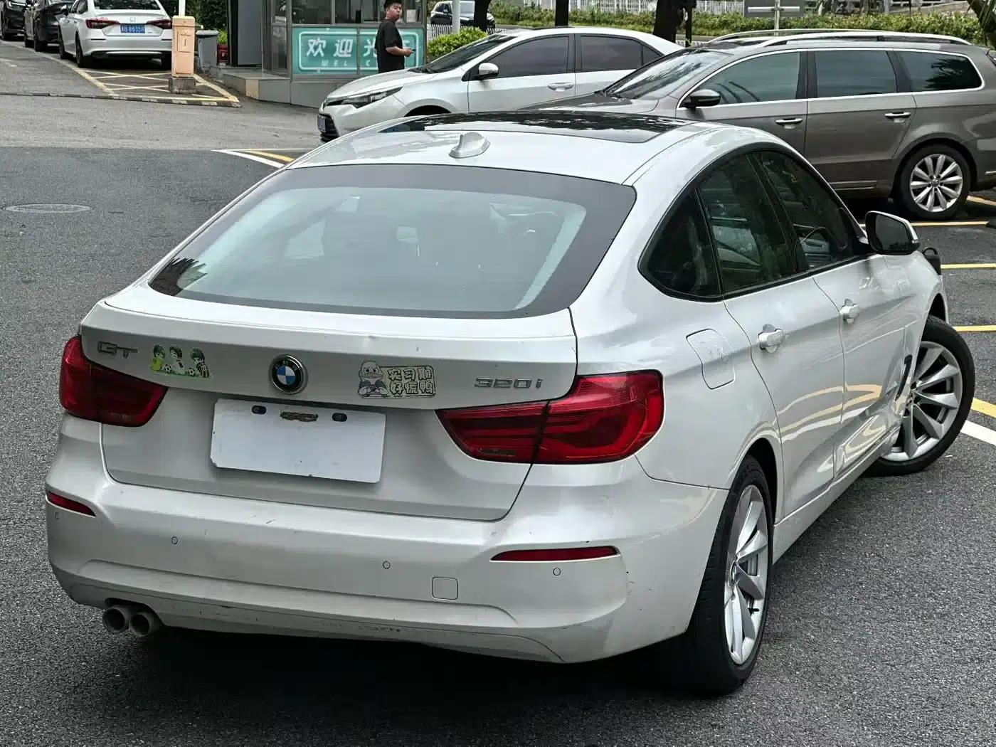 BMW 3 Series GT 2018 320i Fashion Edition — миниатюра 9