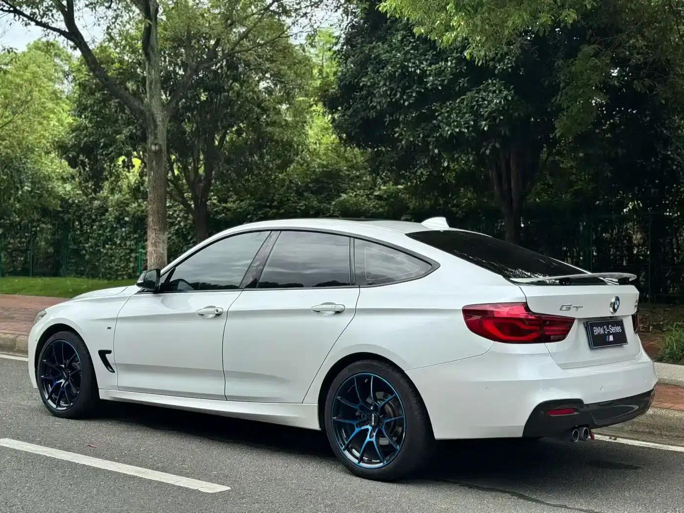 2019 BMW 3 Series GT 330i xDrive M Sport — миниатюра 9
