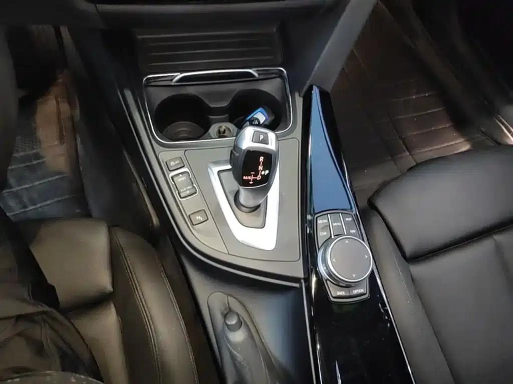 2019 BMW 3 Series GT 320i M Sport Package — миниатюра 14