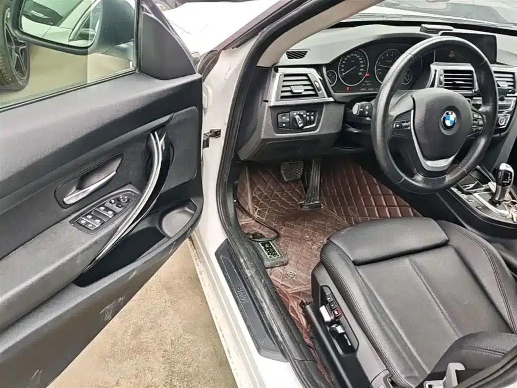 BMW 3 Series GT 2019 320i Fashion Edition — миниатюра 16