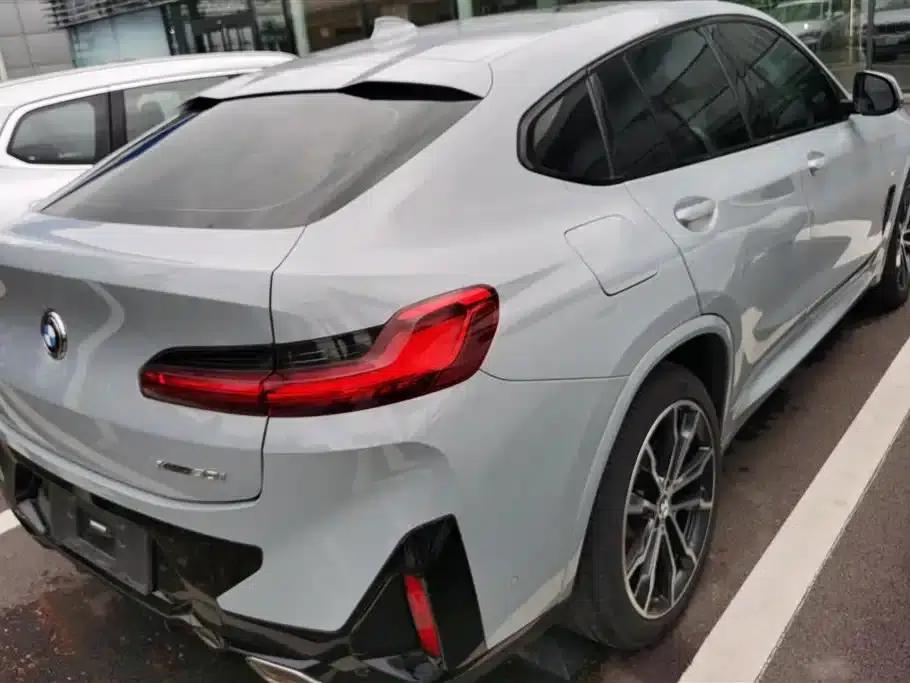 2022 BMW X4 xDrive 30i M Sport Package — миниатюра 3