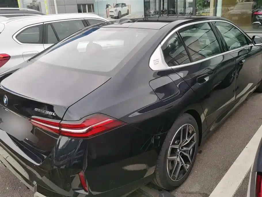 BMW i5 2024 eDrive 35L M Sport Package — миниатюра 3