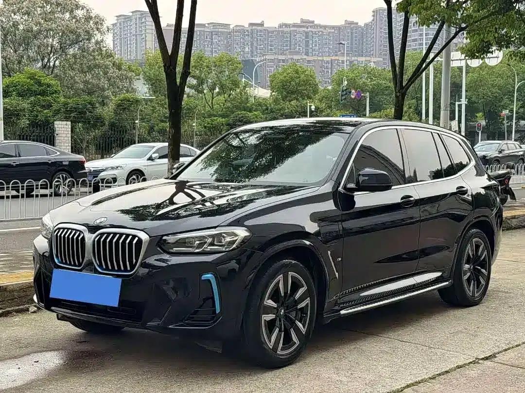 BMW iX3 2022 Leading Edition — миниатюра 1