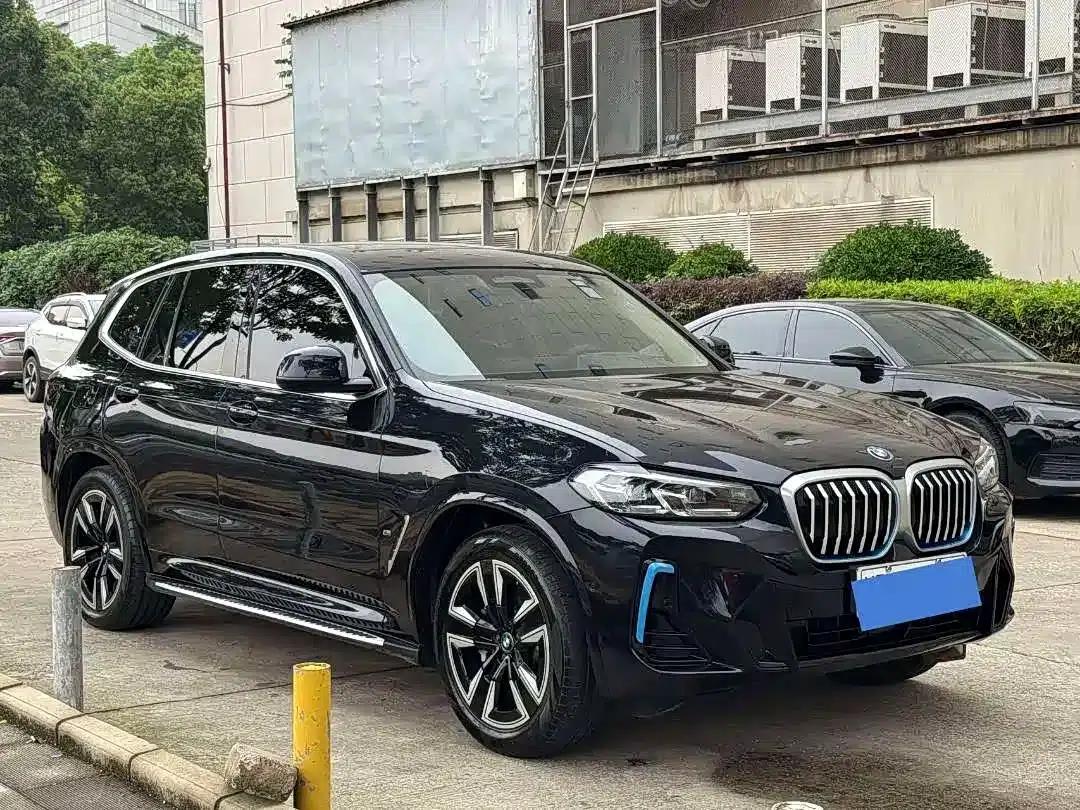BMW iX3 2022 Leading Edition — миниатюра 3