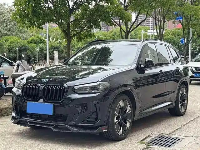 BMW iX3 2023 Leading Edition